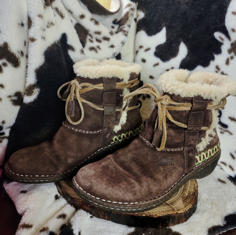 UGG Tribal print low boot, dark brown, size 6
